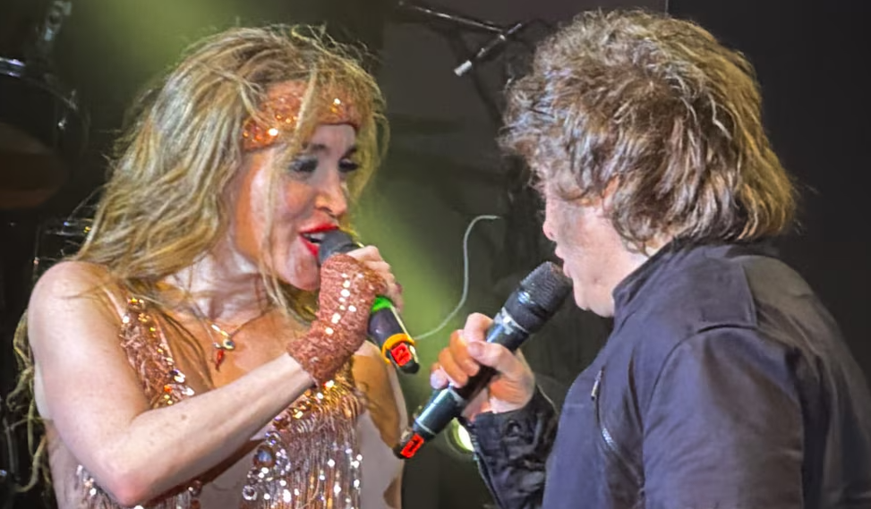 El show de Javier Milei con Fátima Florez: cantaron “Rock del gato”