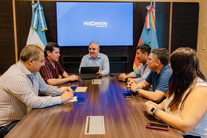 Jalil se reunió con intendentes para definir obras estratégicas en El Alto y El Rodeo