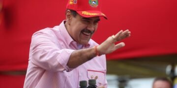 Manuel Adorni anuncia restricciones al ingreso de ciudadanos venezolanos vinculados a Nicolás Maduro