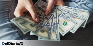 Primer día con nuevas bandas cambiarias: el dólar subió en todas sus variantes y se acercó al techo de flotación