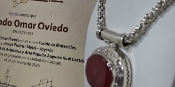 El artesano orfebre Orlando Oviedo, premiado nuevamente en Cosquín