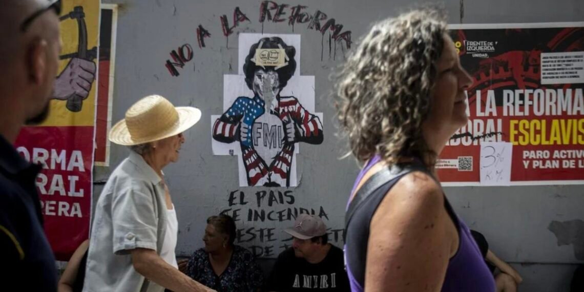 El Gobierno cede ante aliados y elimina el artículo sobre licencias médicas para destrabar la reforma laboral