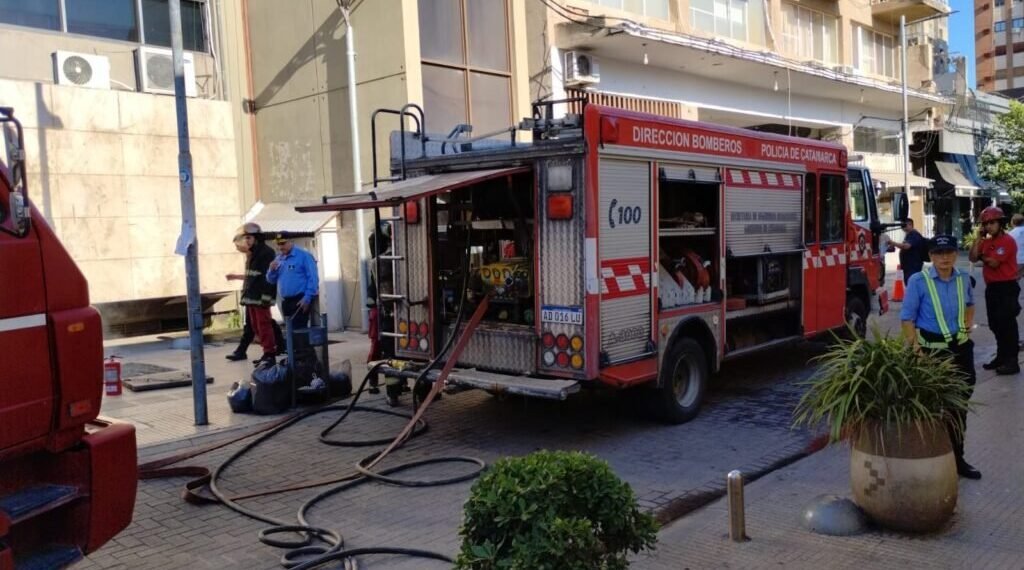 Incendio en una sucursal del Banco Nación en pleno centro