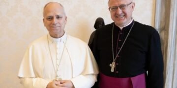 Mons. Urbanc le entregó al Papa León una reliquia del Beato Mamerto Esquiú