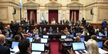 Todos los cambios de la reforma laboral: tope a las indemnizaciones, banco de horas y convenio por empresa