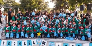 Más de 150 niños y niñas de salas de 5 años realizaron su promesa de amor a la Bandera