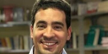 Milei presentará a su nuevo vocero en una cena de Fundación Faro, en otra señal del desembarco de Santiago Caputo sobre la comunicación oficial
