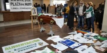 Miles de personas despidieron a Taty Almeida en Plaza de Mayo