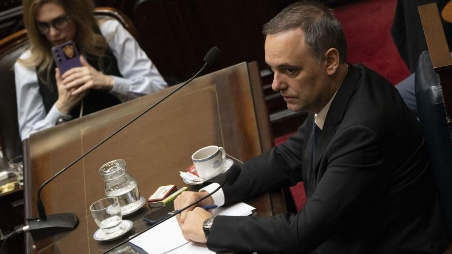 ¿Quién reemplaza a Adorni? Milei insiste en su «inocencia», pero en el Gobierno ya piensan en otro jefe de Gabinete