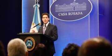Santilli juró como jefe de Gabinete ante Milei, con Adorni a su lado y gobernadores como invitados