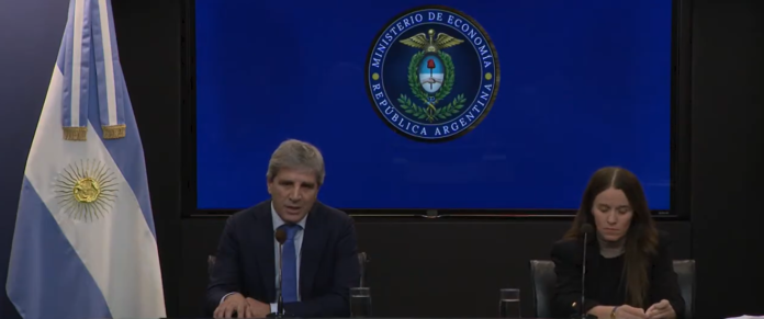 Caputo anunció cambios en la Ley de Inocencia Fiscal para incentivar el uso de los “dólares del colchón”