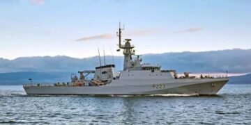 Diputados exigen explicaciones por el paso del HMS Medway
