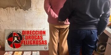 En distintos operativos antidrogas en la Capital Policías detuvieron a tres personas, secuestraron gran cantidad de ansiolíticos, Marihuana, teléfonos celulares y una moto
