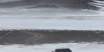 Más de 30 camionetas quedaron varadas por una intensa nevada en la cordillera de Fiambalá