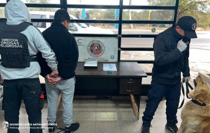 Operativo antidrogas en Valle Viejo: secuestran más de un kilo de cocaína y detienen a un joven