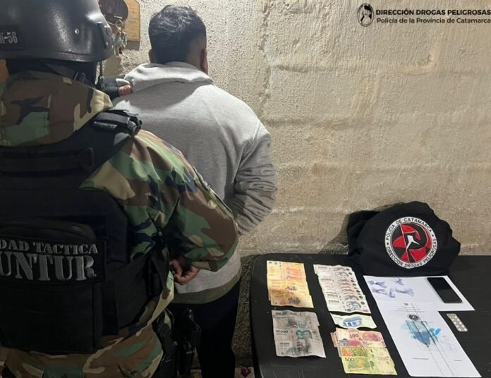 Policías detuvieron a cuatro personas, secuestraron Cocaína, Marihuana, ansiolíticos y dinero en efectivo tras allanamientos contra el narcomenudeo en Valle Viejo