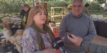 Productores orgánicos de Catamarca exhiben sus alimentos en la Plaza Principal y buscan extender la feria durante la Fiesta del Poncho