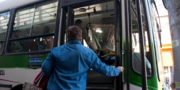 Suspenden momentáneamente el paro de la UTA tras convocatoria del Gobierno para negociar el conflicto salarial
