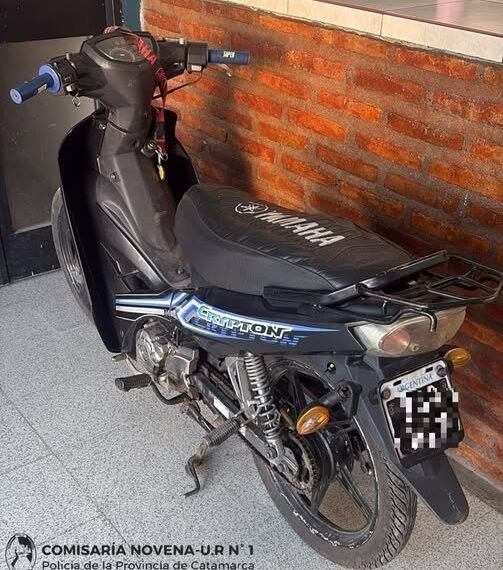 Aprehendieron a una joven y secuestraron una motocicleta tras un presunto arrebato