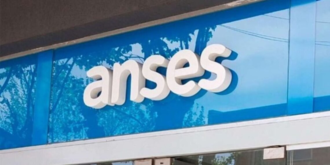 Aumento del salario mínimo: ¿cómo impacta en las prestaciones y cobros de ANSES?