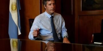 Bausili defendió la flexibilización de los créditos en dólares y la reforma del Banco Central