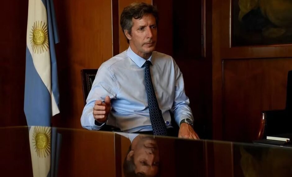 Bausili defendió la flexibilización de los créditos en dólares y la reforma del Banco Central