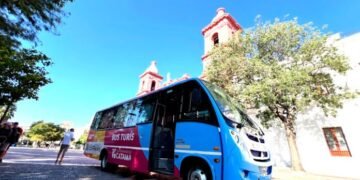 Bus Turístico: una invitación a recorrer la Capital durante el fin de semana largo