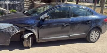 Chocó contra dos autos estacionados, dio positivo en alcoholemia y fue arrestado