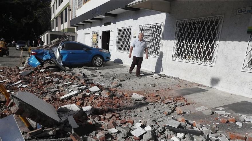 Colombia busca a las víctimas de su peor terremoto en la última década, que deja más de 110 muertos