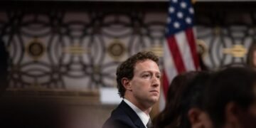 Dos horas diarias y dinero condicionado: qué implica el pacto por el diseño adictivo de Instagram y Facebook