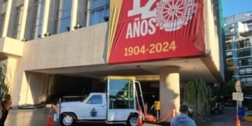 El histórico papamóvil de Juan Pablo II será exhibido al público en Buenos Aires