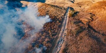 Gobierno despliega amplio operativo de emergencia para combatir los incendios en El Rodeo