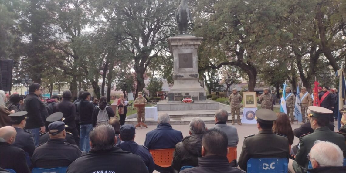 Homenajearon al General San Martín con un acto en la Plaza 25 de Mayo