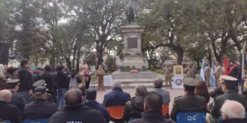 Homenajearon al General San Martín con un acto en la Plaza 25 de Mayo