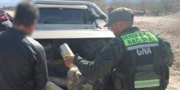 Intentaron esquivar el control de la Fuerza con una camioneta acondicionada con más de 540 kilos de hojas de coca