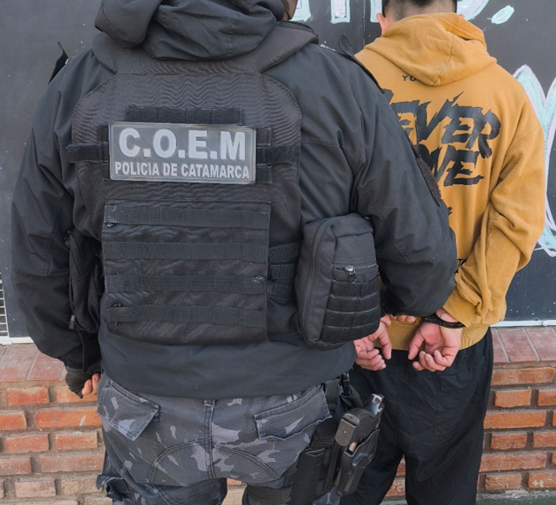 Intentó llevarse productos de un supermercado sin pagar y terminó detenido