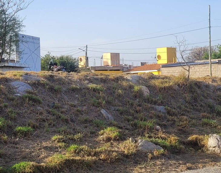 ¡La cancha del barrio Antinaco sigue avanzando!