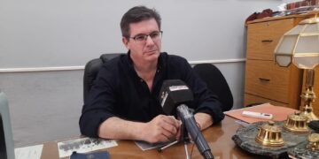 Navarro respondió a los cuestionamientos de la docente que representó en la querella
