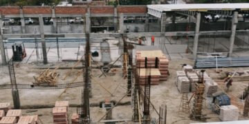 Supervisan la ampliación del Hospital San Juan Bautista al 30% de su avance de obra