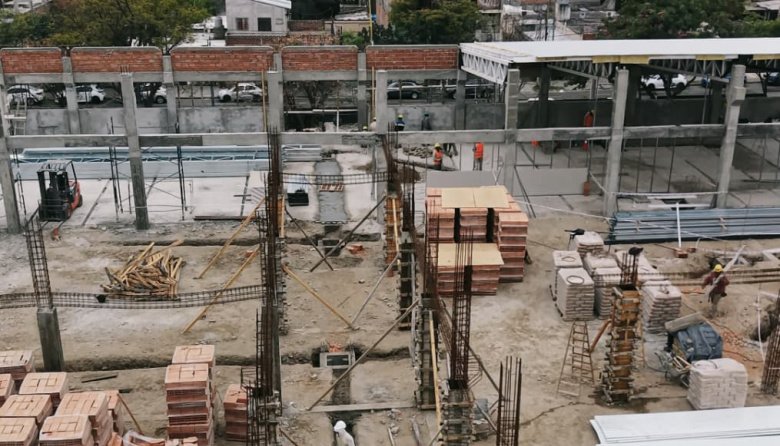 Supervisan la ampliación del Hospital San Juan Bautista al 30% de su avance de obra