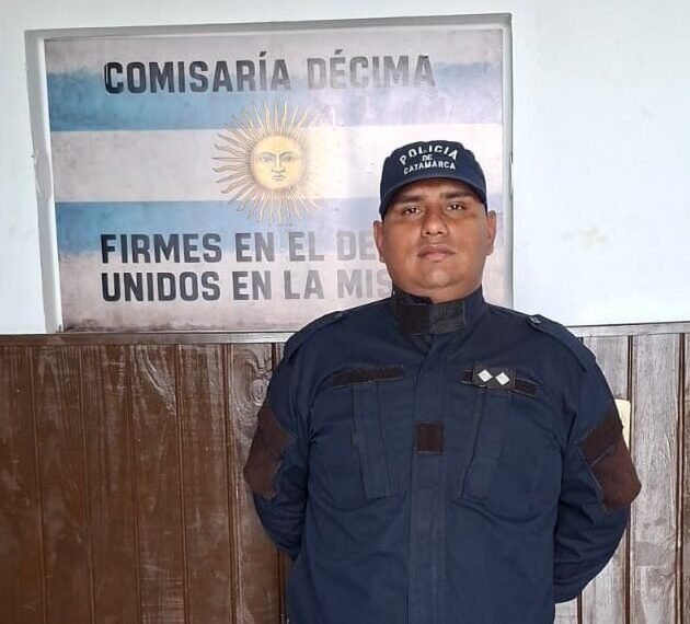 Un oficial de Policía le salvó la vida a un niño de un año que se había broncoaspirado