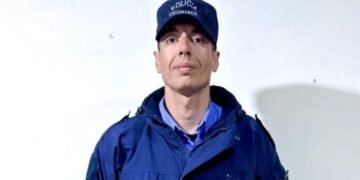 Un sargento de Policía le salvó la vida a un niño de un año y medio tras una rápida intervención en la Capital