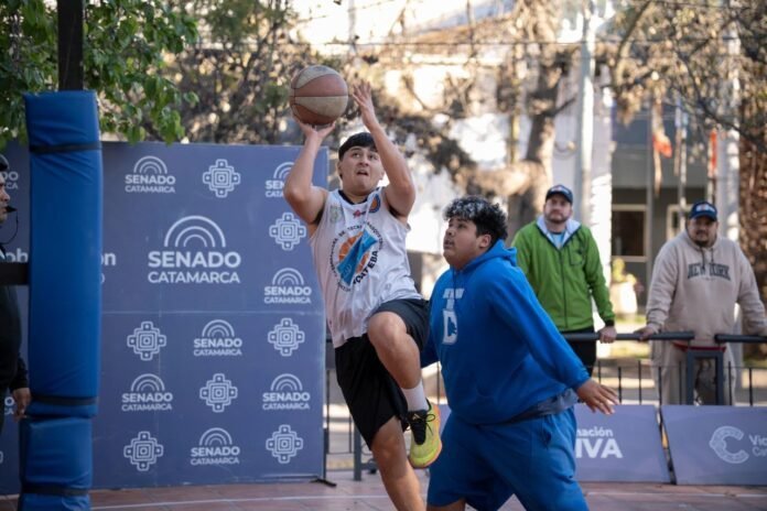 Una nueva tarde a puro básquet y juventud en La Alameda