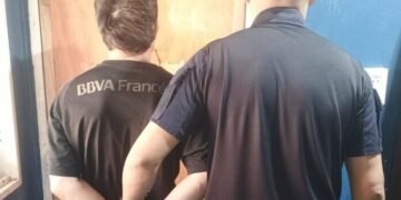 Aprehendieron a un hombre sospechado de cometer un ilícito en un local comercial
