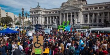 El Gobierno contraría a sus propios aliados y va a la guerra por las prestaciones en discapacidad