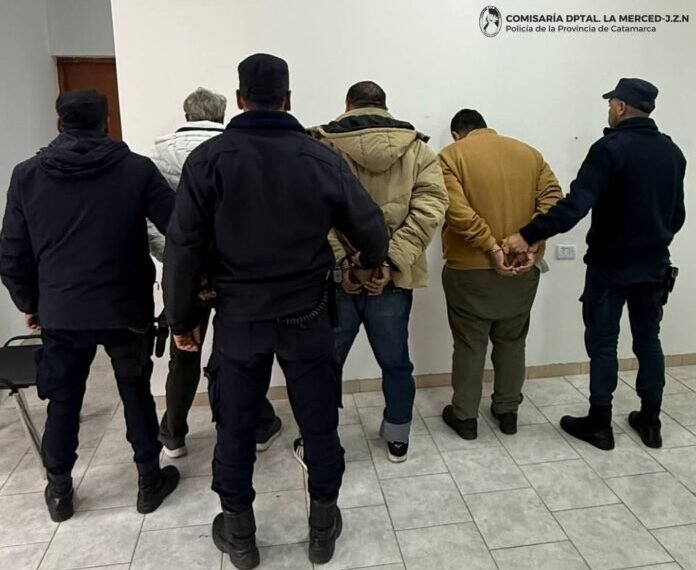 Incendiaron un inmueble en pleno centro y escaparon: los atraparon en Paclín