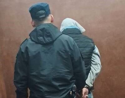 Intentó agredir a su pareja con un fierro y tenía una prohibición de acercamiento