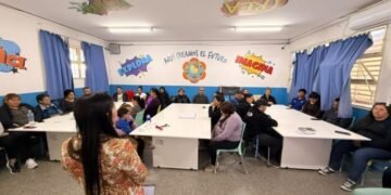 La Escuela Municipal Gustavo Gabriel Levene realizó un encuentro con familias sobre los vínculos en la adolescencia