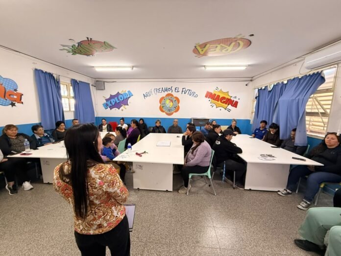 La Escuela Municipal Gustavo Gabriel Levene realizó un encuentro con familias sobre los vínculos en la adolescencia