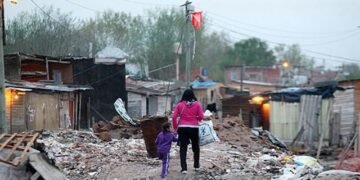 La pobreza podría superar el 30% en 2026 y alcanzar a más de 15 millones de personas